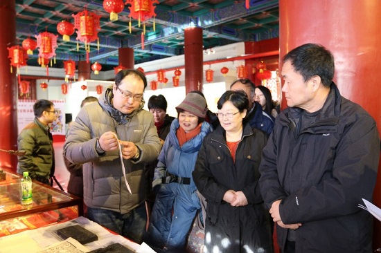 河南省文物局、北京市文物局领导参观展览
